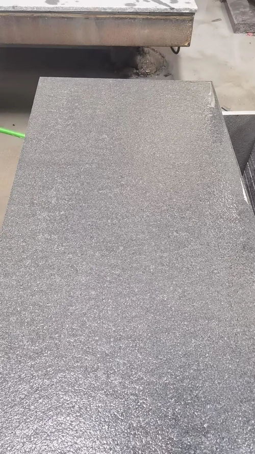 石材喷砂面与敲打荔枝面有什么区别